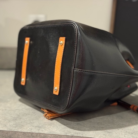 DOONEY & BOURKE SIENA SERENA DRAWSTRING BUCKET BAG! Very Gently Used!! - Picture 6 of 13